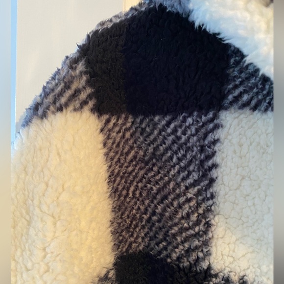 Hippie Rose Black and White Buffalo Check Hooded Sherpa Shacket Size L - Picture 3 of 5